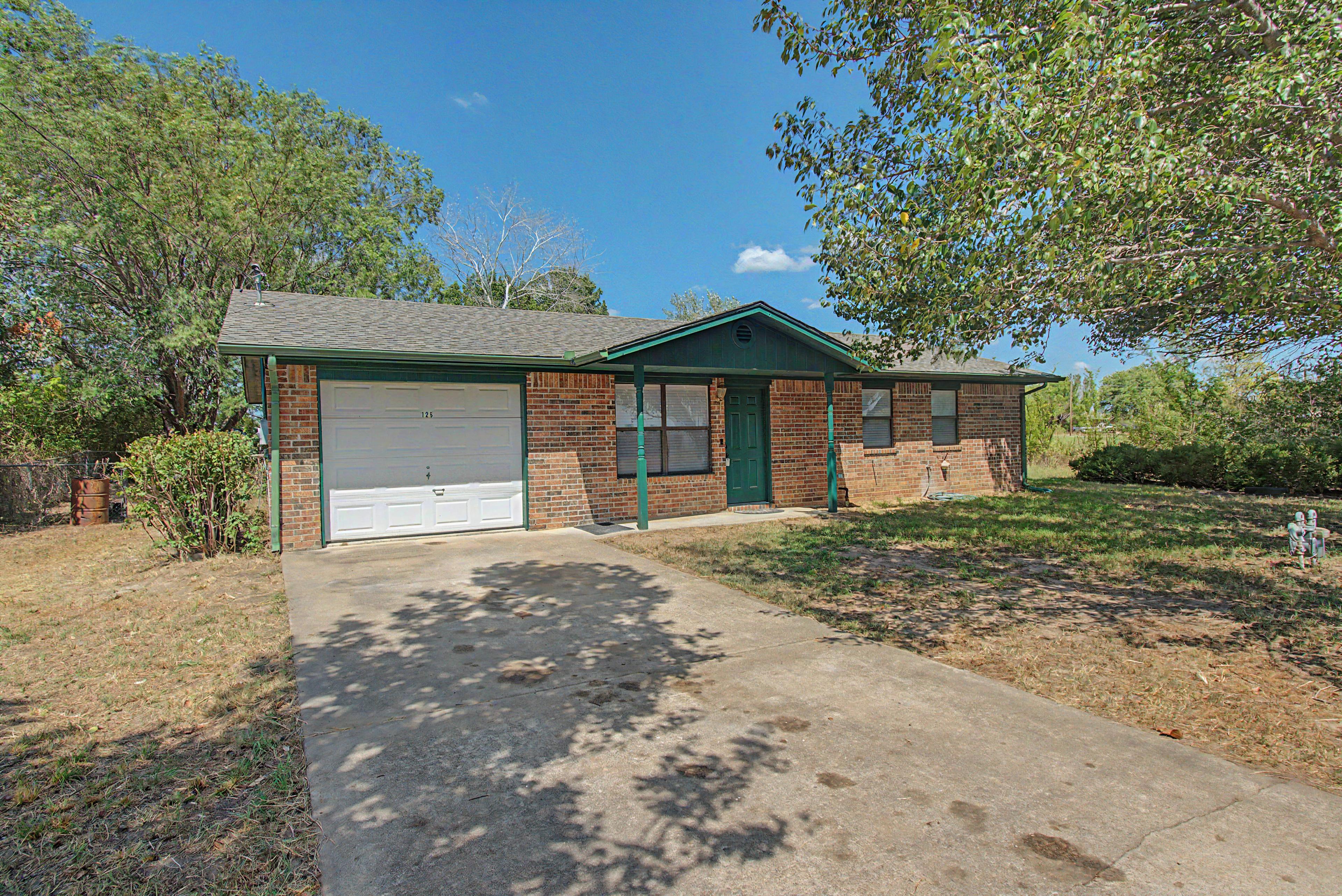 Zenith St, Warner, OK 74469
