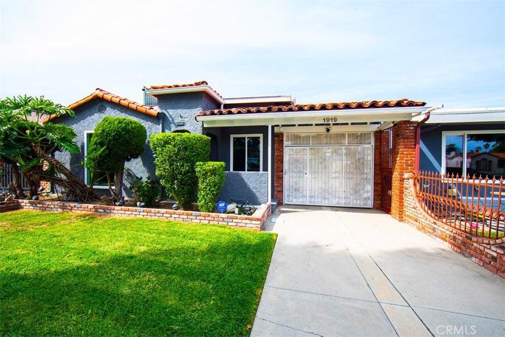 W 82nd St, Los Angeles, CA 90047