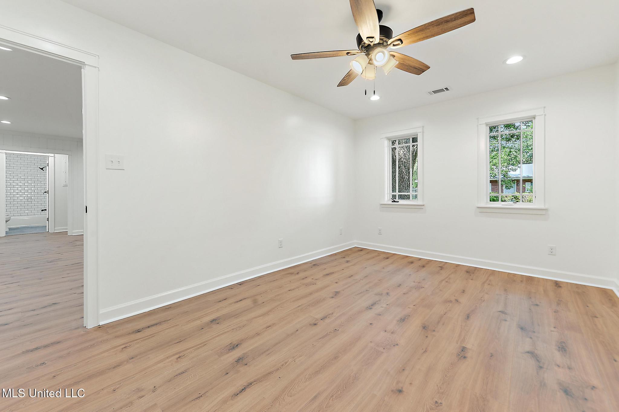 Demontluzin Ave, Bay Saint Louis, MS 39520