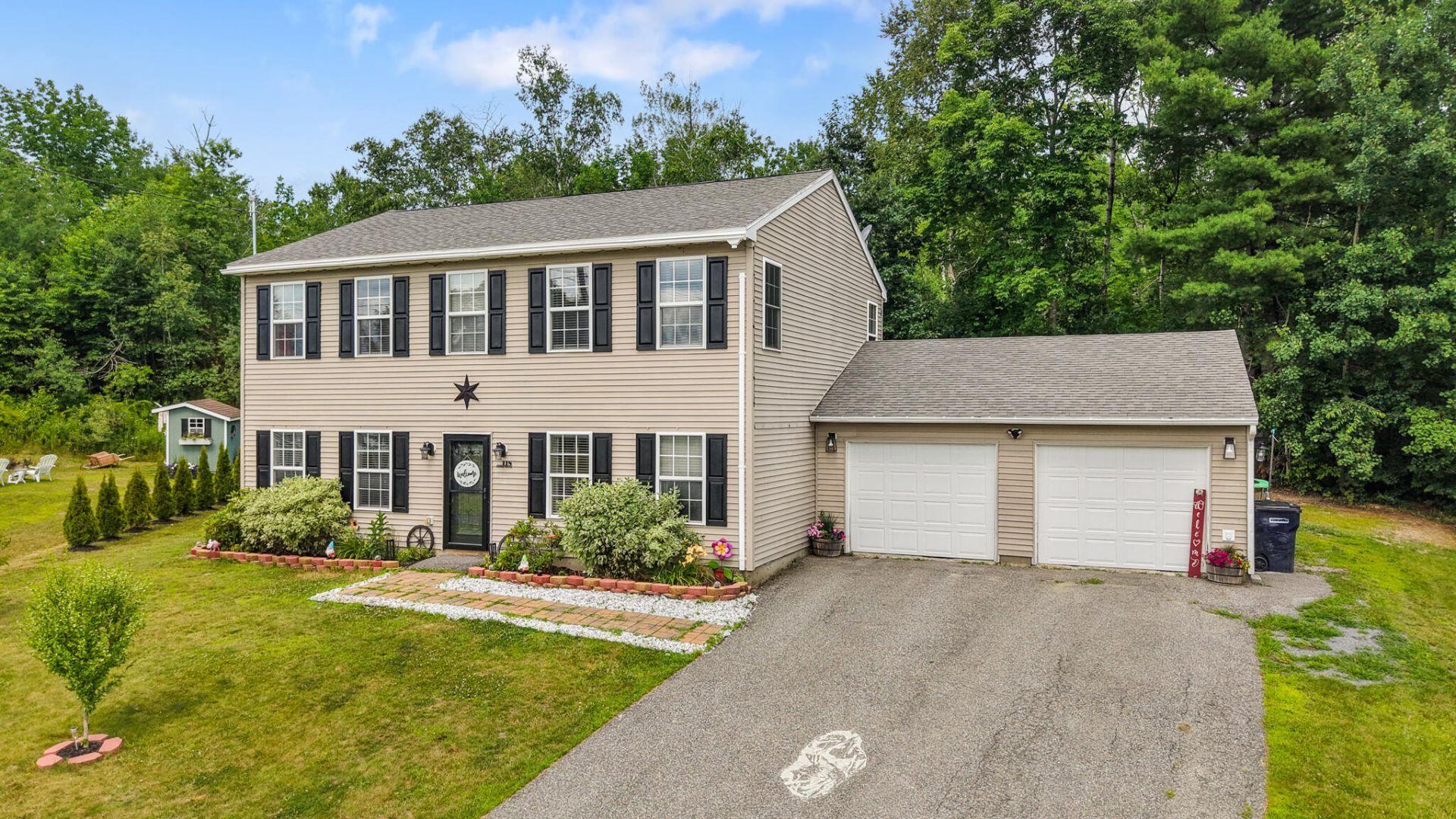 Briarwood Dr Ext, Bangor, ME 04401