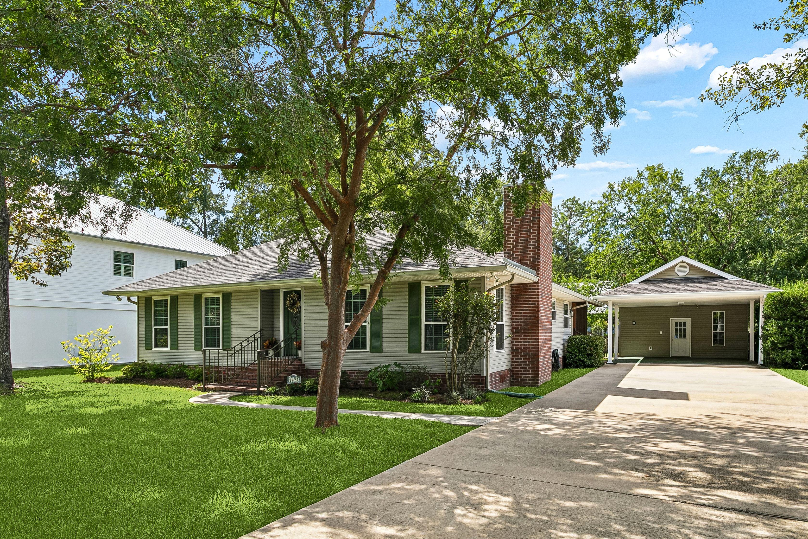 Mathis St, Mandeville, LA 70448