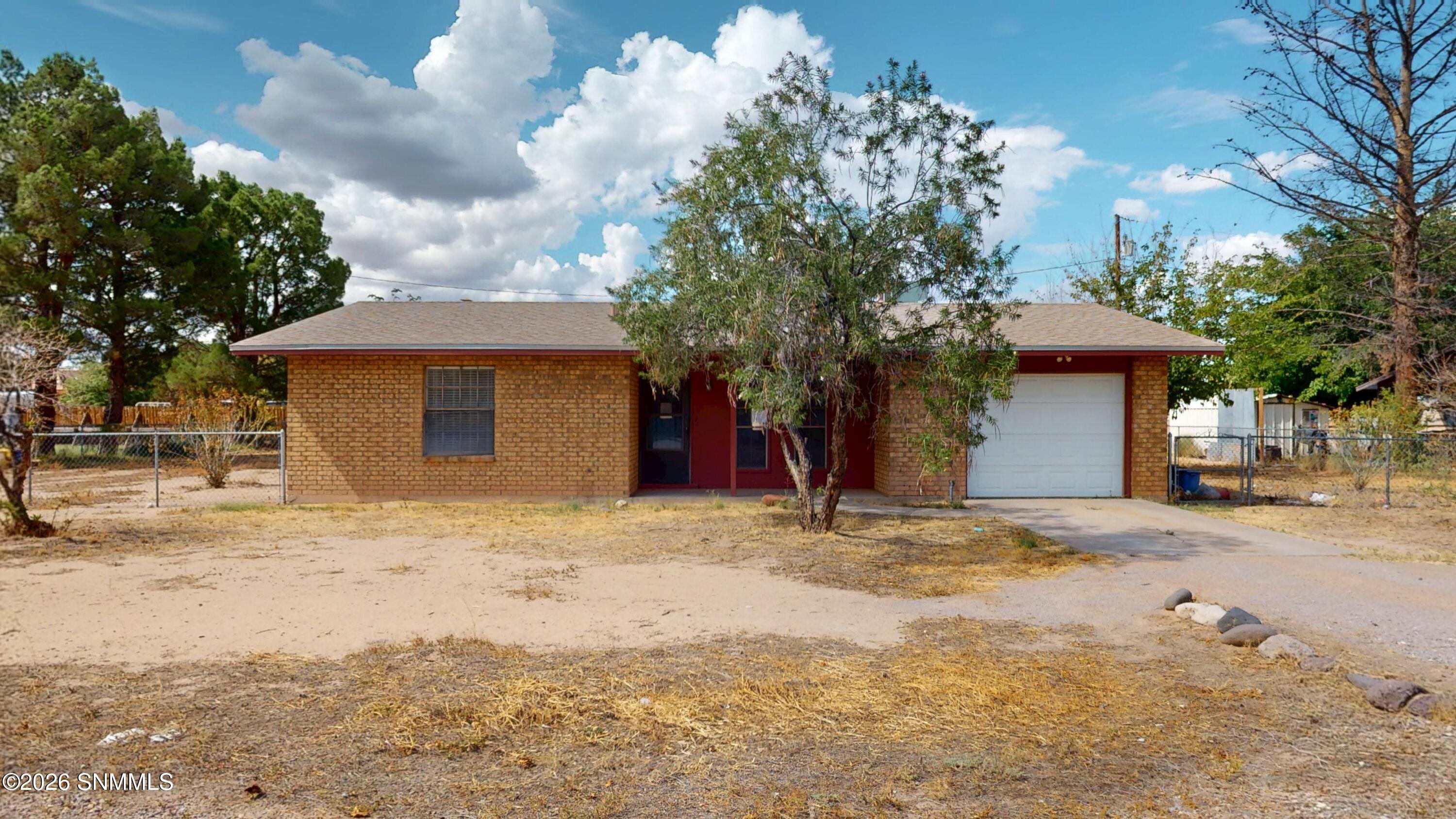 La Luz St, Las Cruces, NM 88007