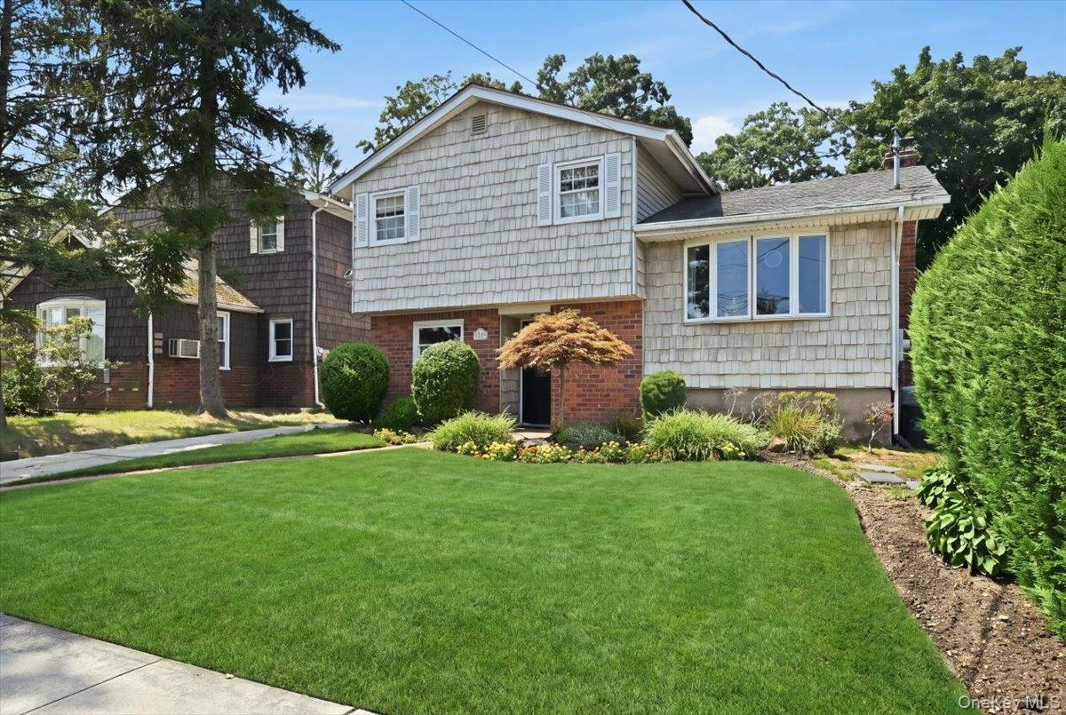 Lenox Ave, East Meadow, NY 11554