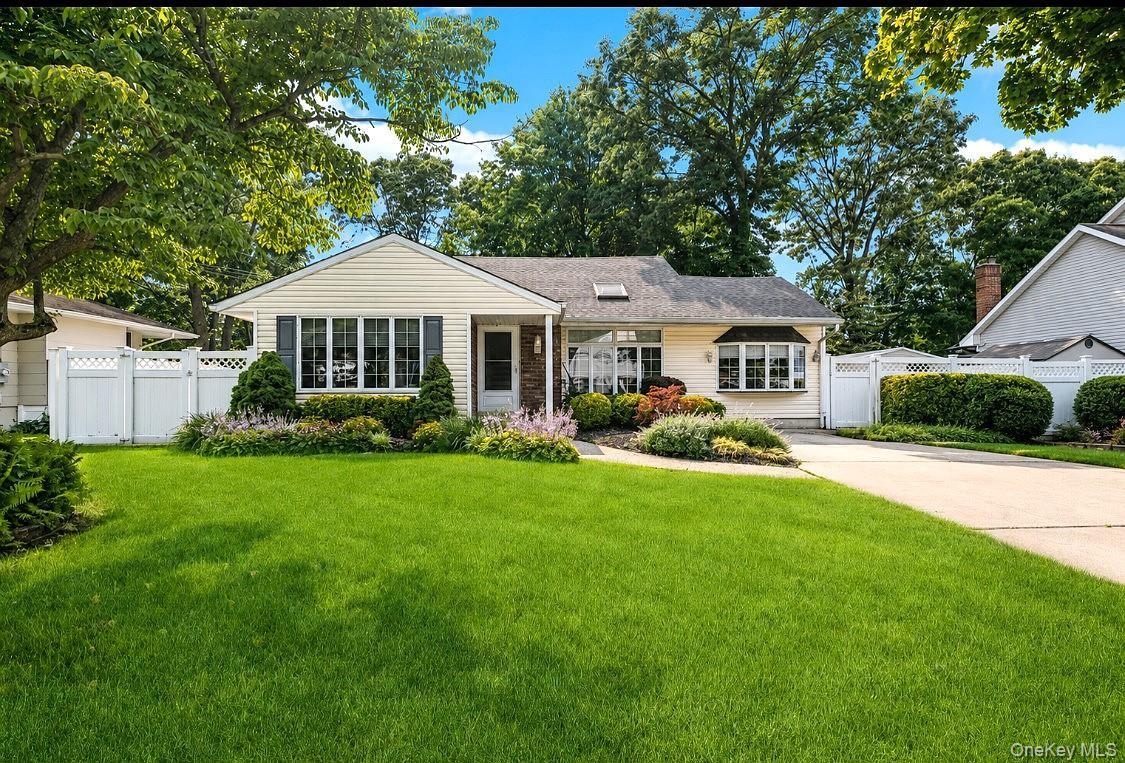 Larry Rd, Selden, NY 11784