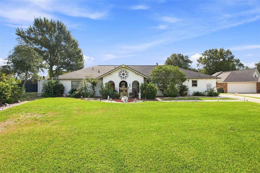 S Chateau Cir, Lake Charles, LA 70605