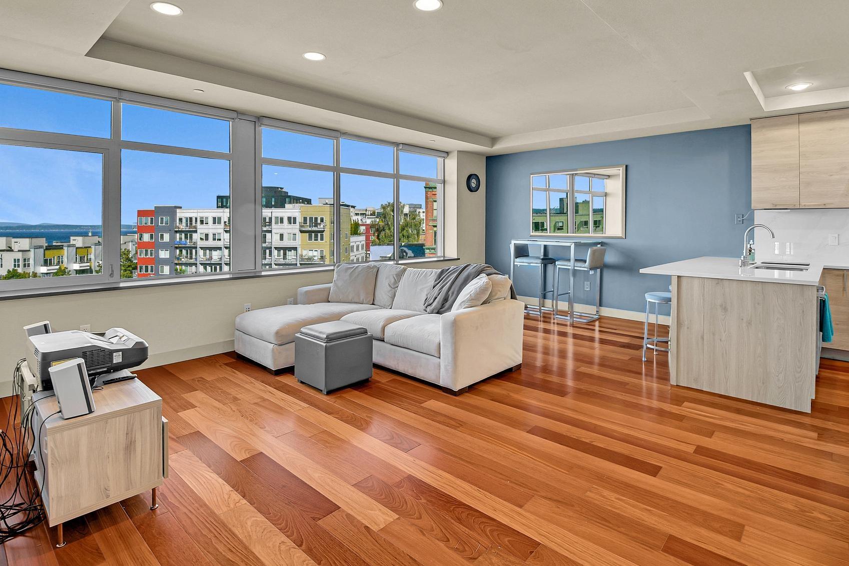 1st Ave, Seattle, WA 98121
