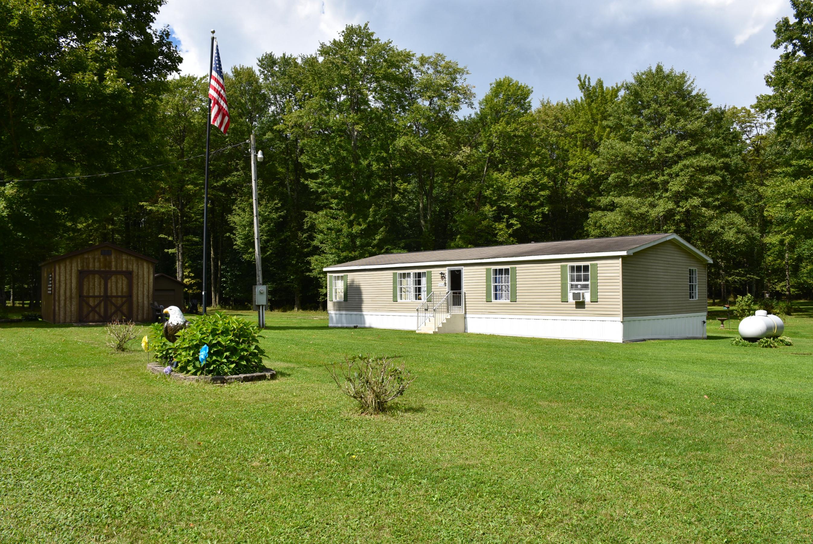 Robinson Rd, Conneautville, PA 16406