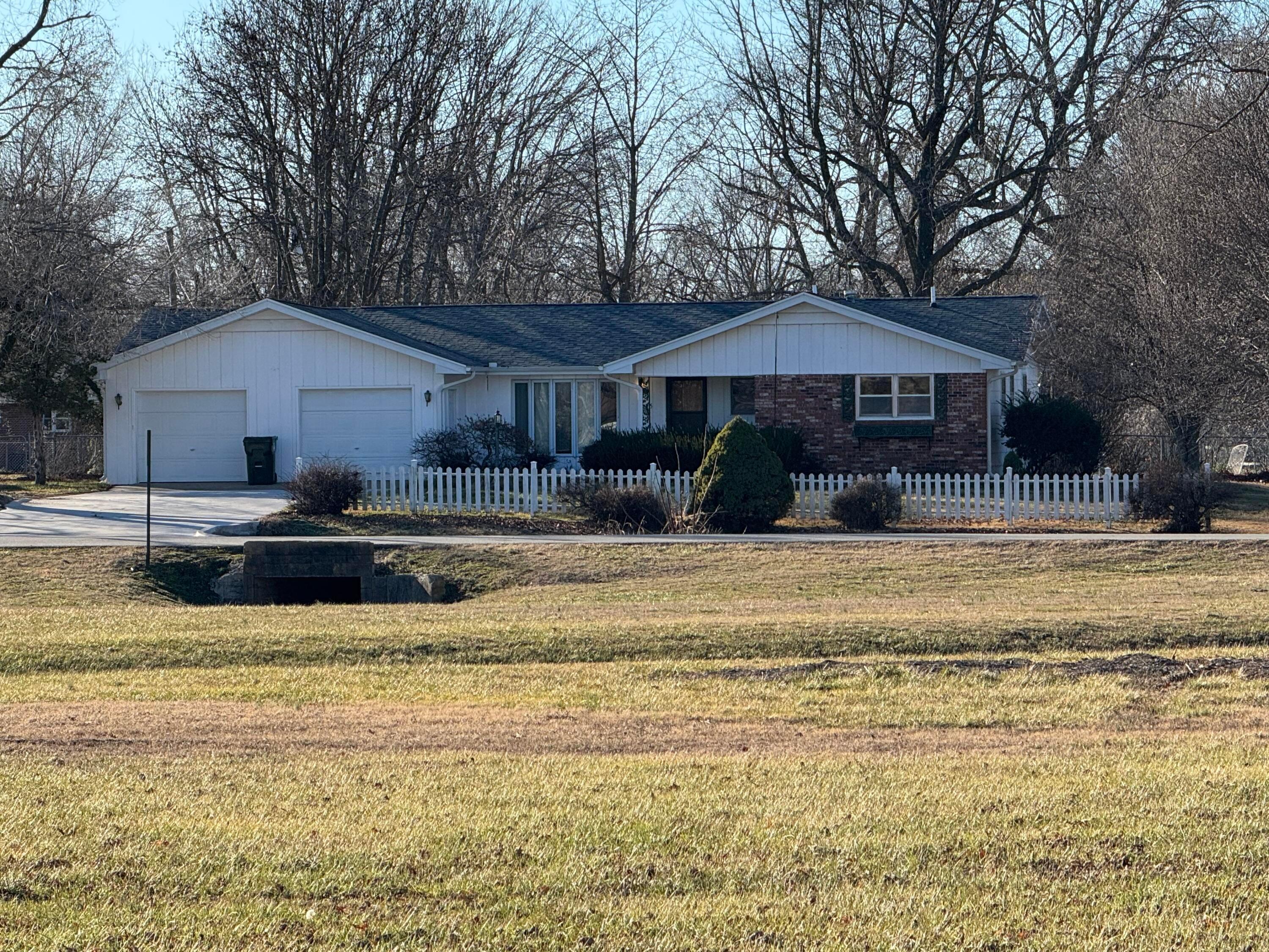 S Jefferson Ave, Aurora, MO 65605