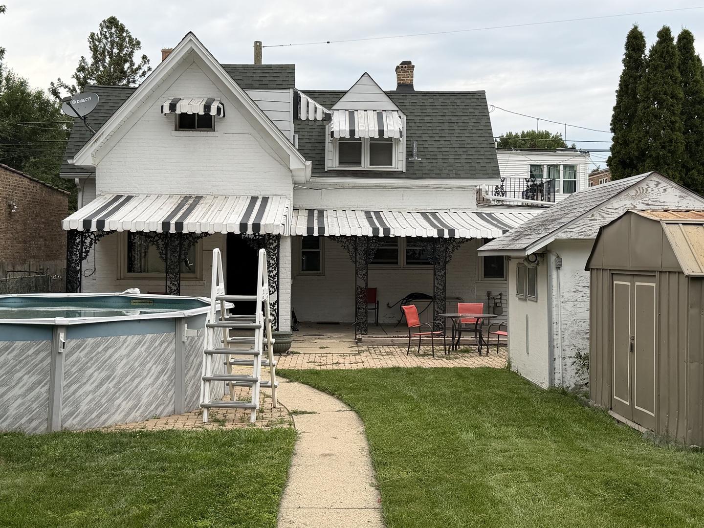W Waveland Ave, Chicago, IL 60641