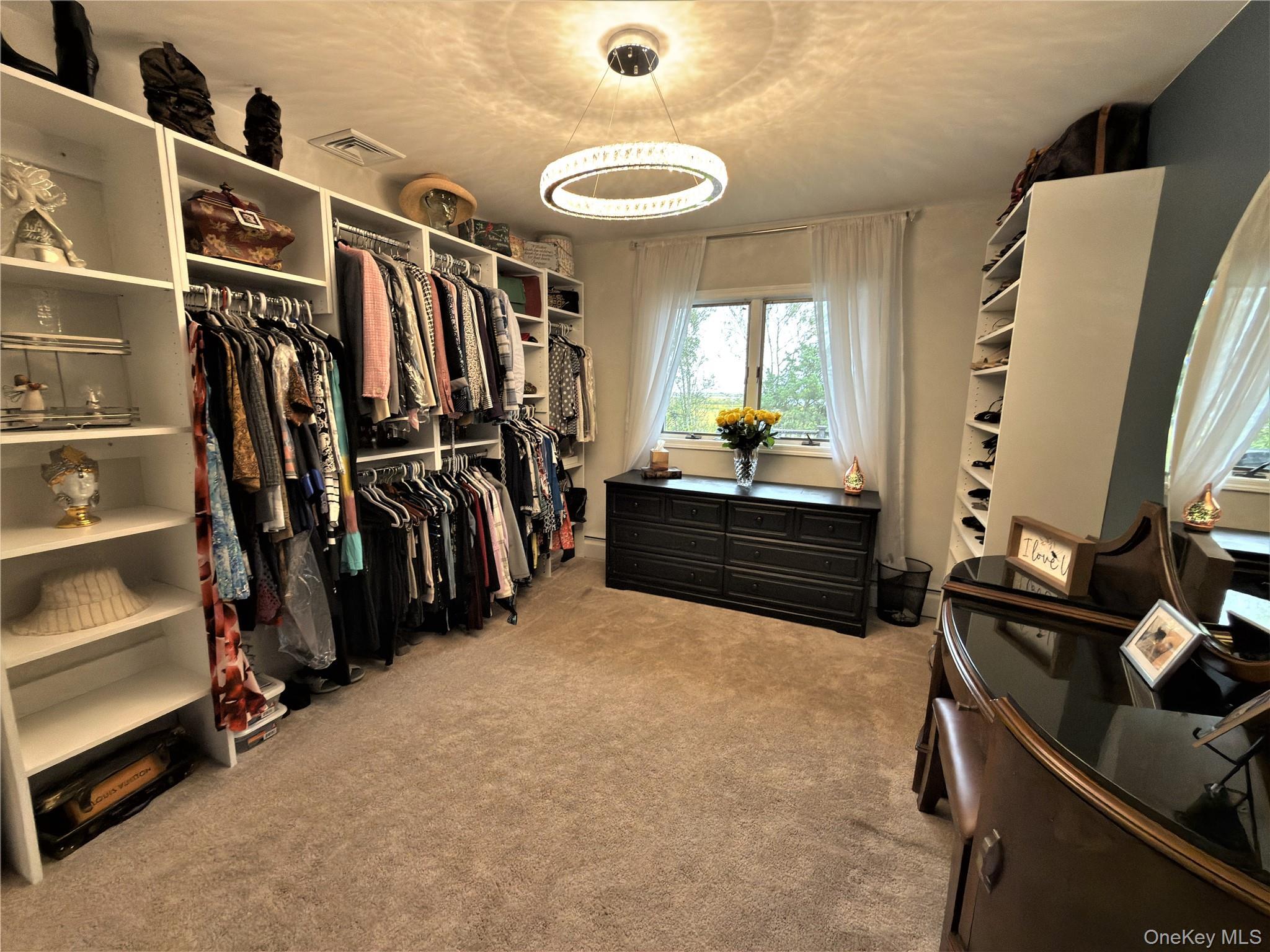 Links Dr S, Oceanside, NY 11572