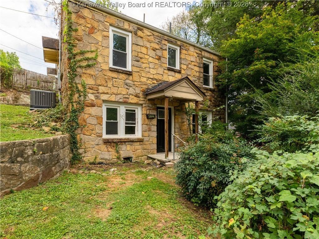 Rosalie Dr, Charleston, WV 25302
