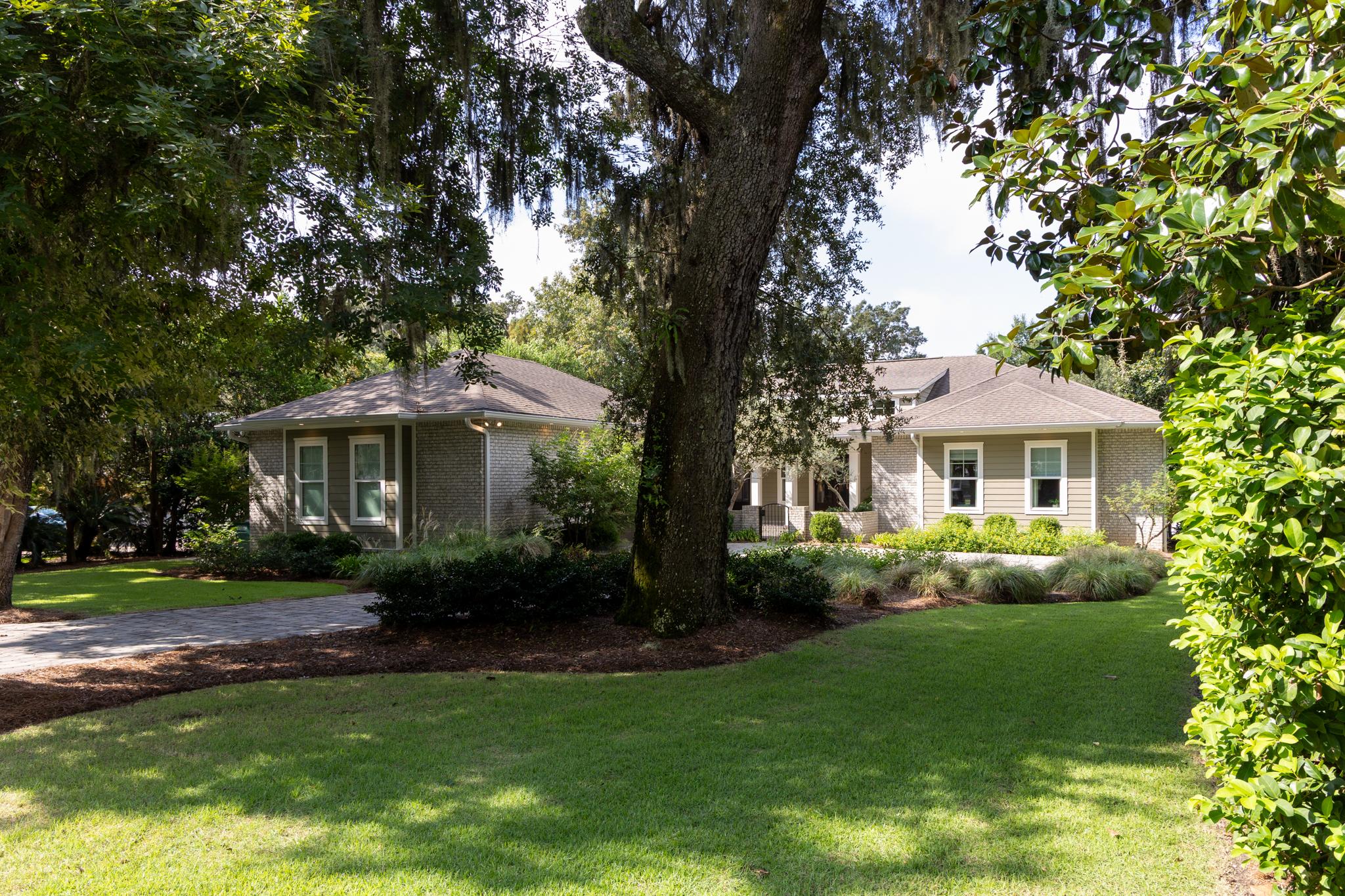 Highpoint Dr, Gulf Breeze, FL 32561
