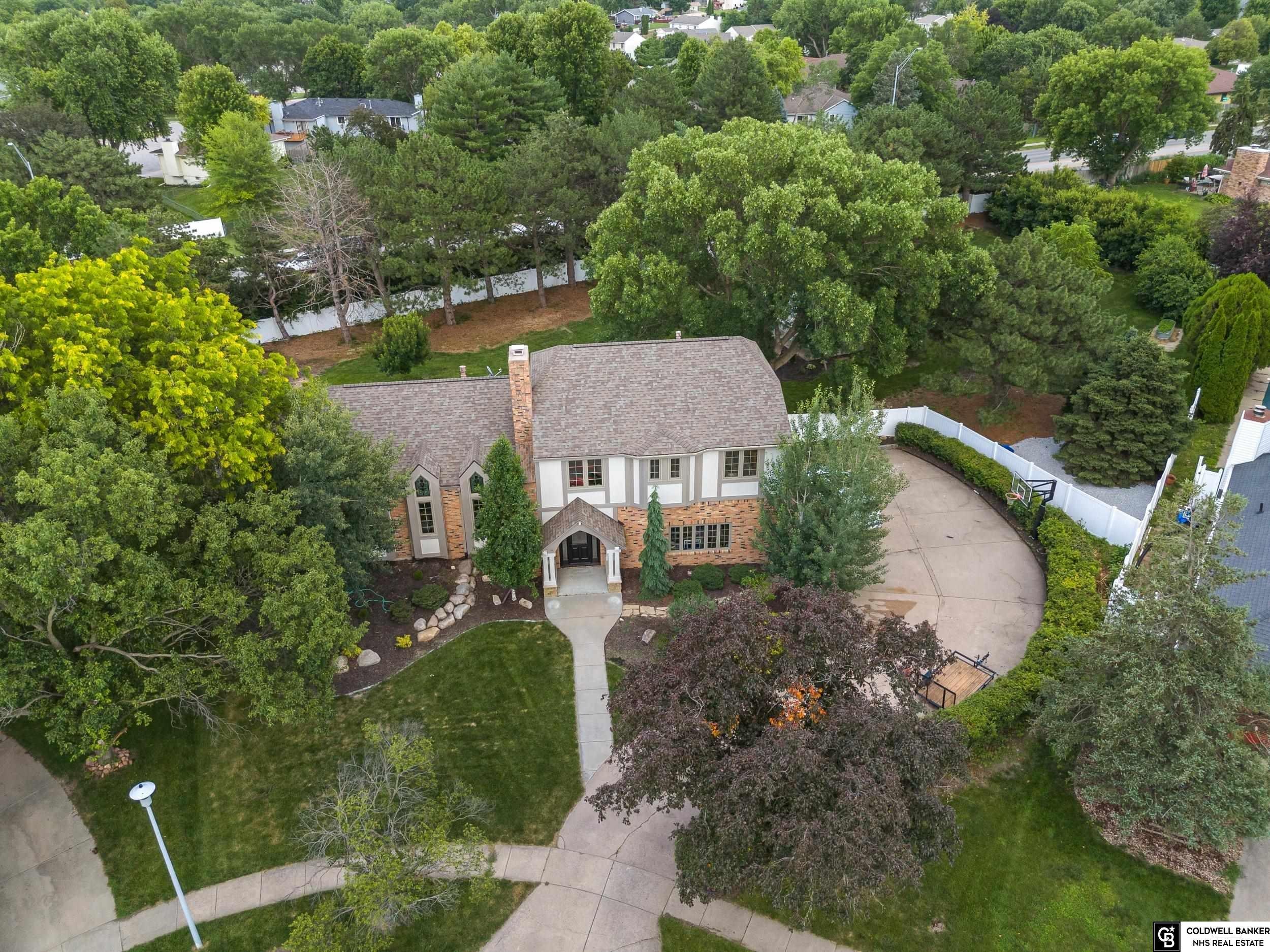 Bretigne Cir, Lincoln, NE 68512