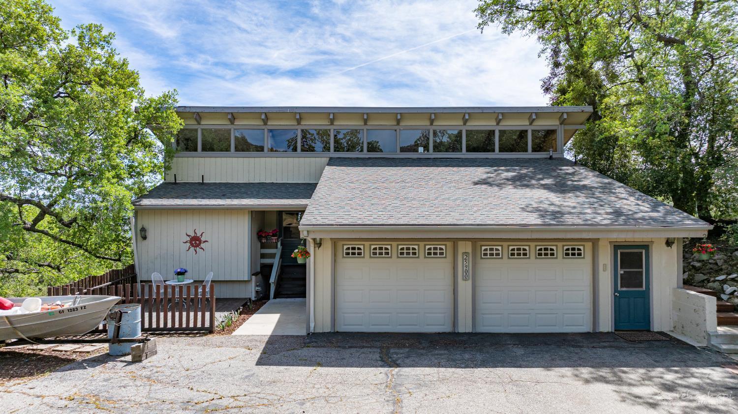 Columbia Way, Tehachapi, CA 93561