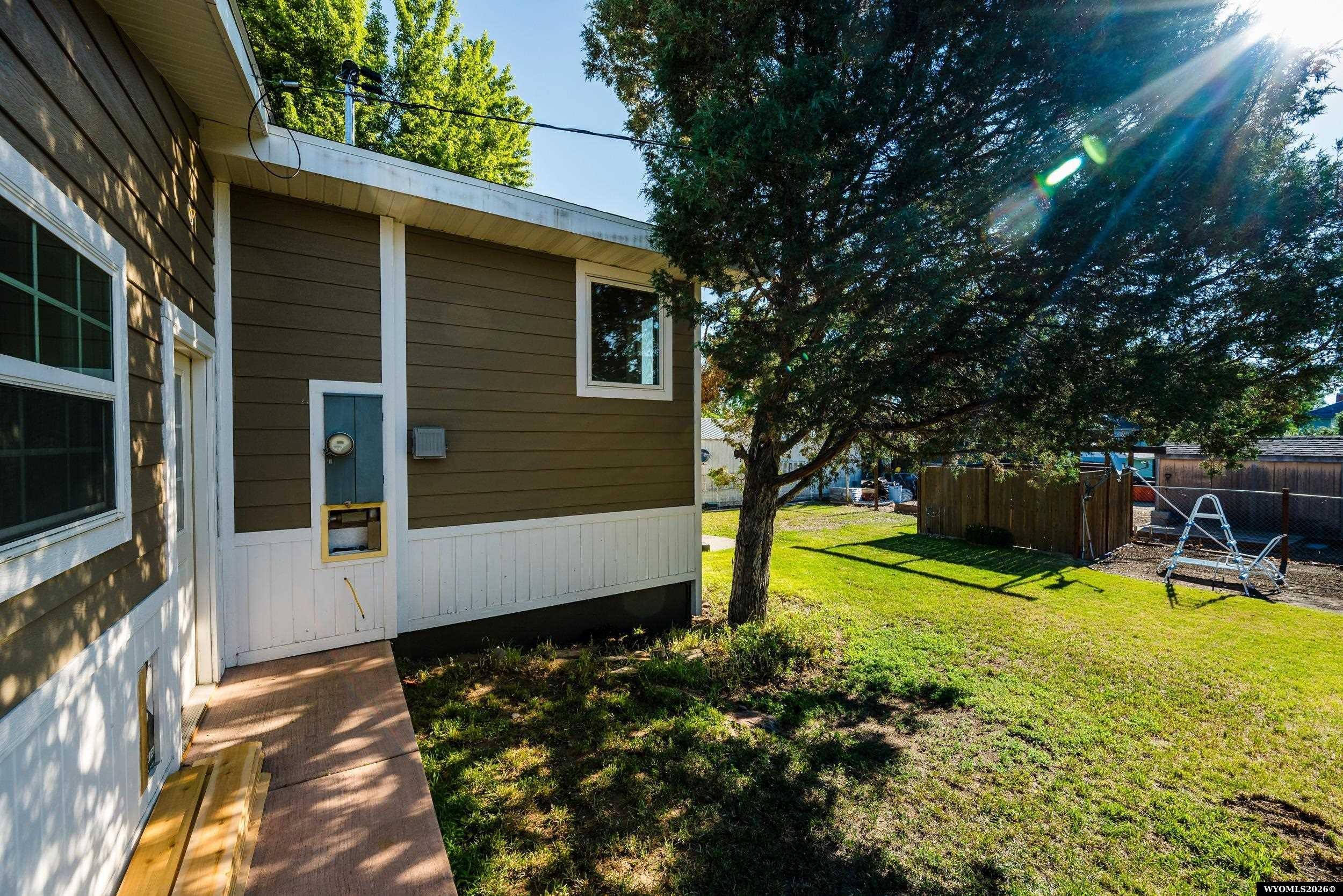 N Carrington Ave, Buffalo, WY 82834