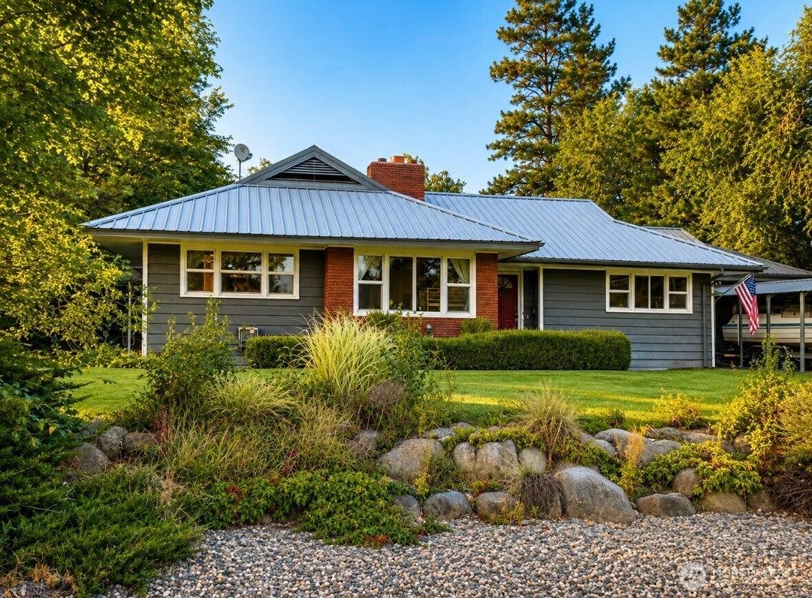 E 2nd St, Tonasket, WA 98855
