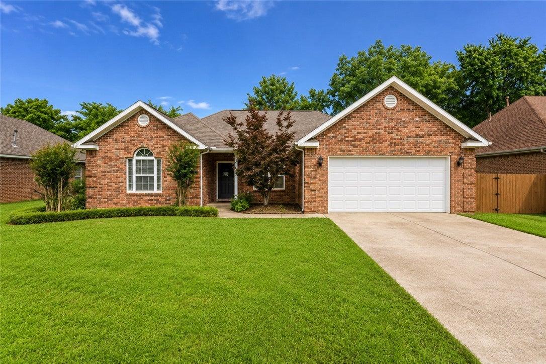 Bluff Dr, Lowell, AR 72745