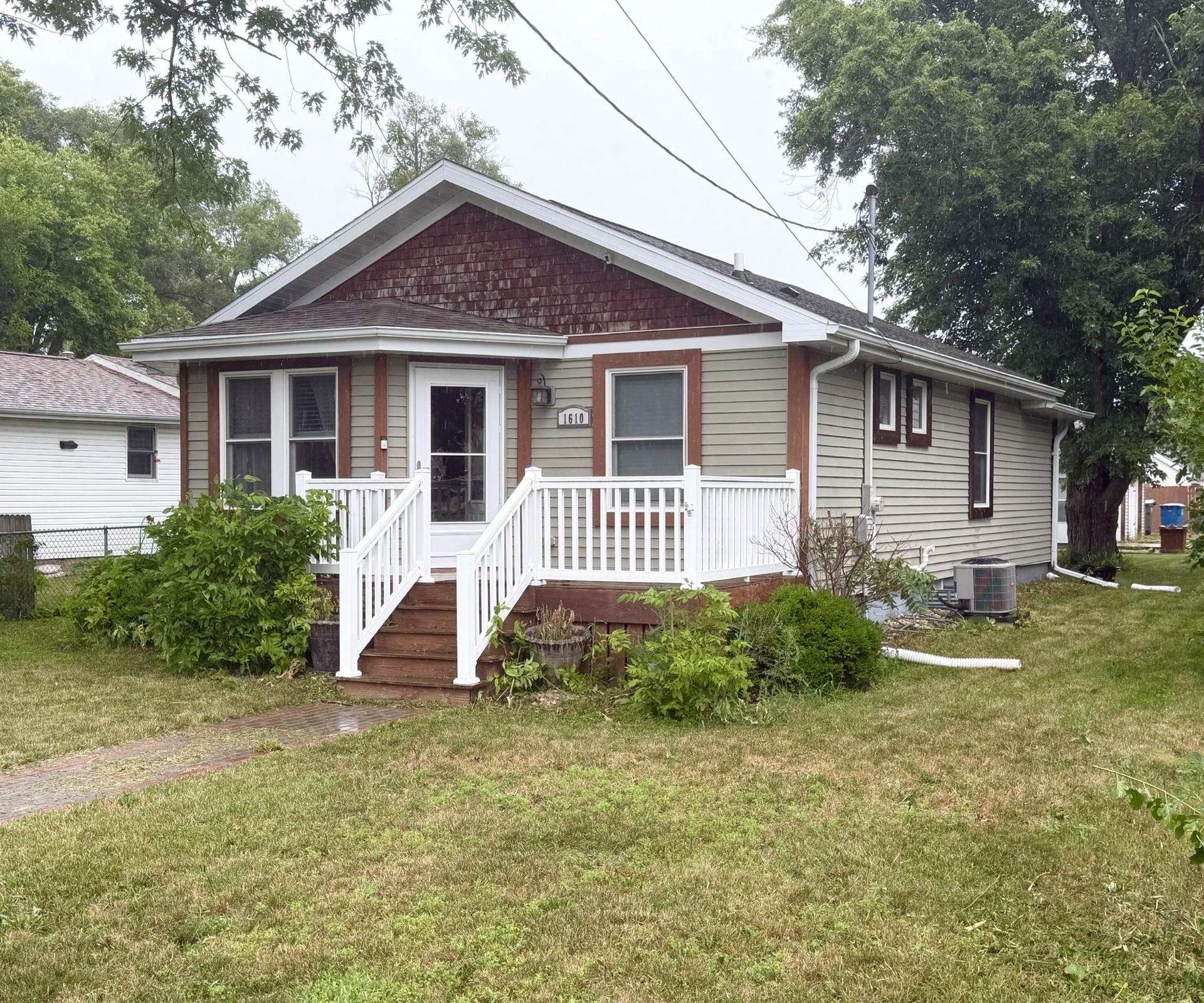 Poplar St, Ottawa, IL 61350