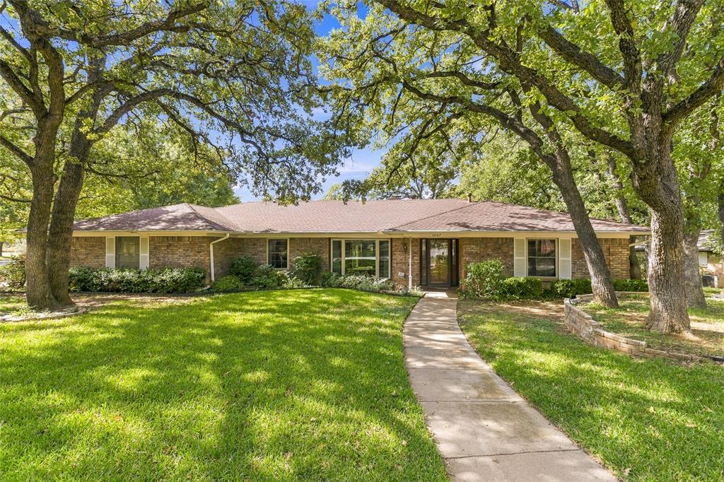 Tanglewood Ln, Arlington, TX 76012