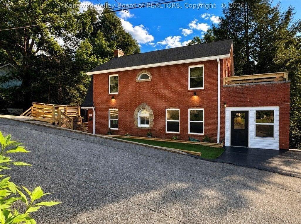 Laurel Rd, Charleston, WV 25314