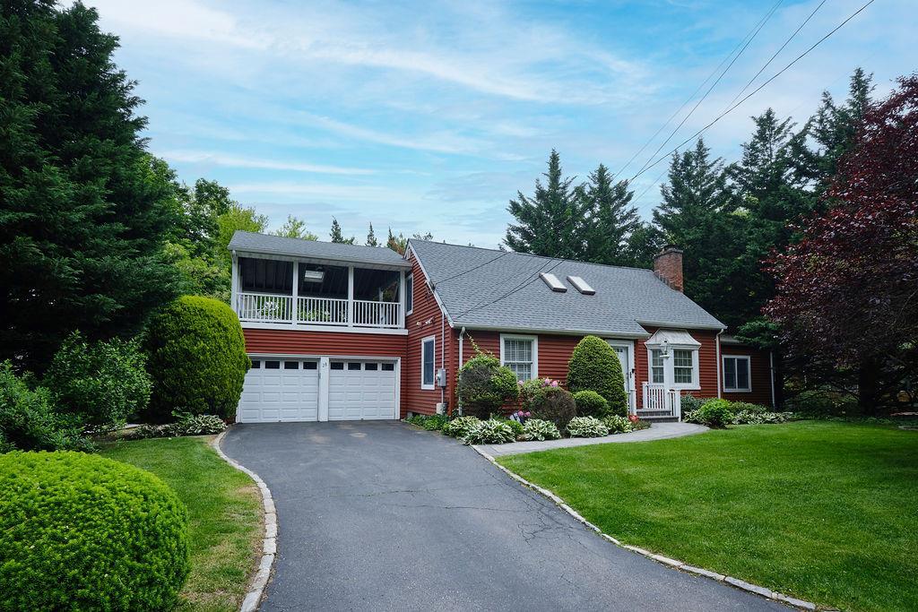 Rose Ave, Great Neck, NY 11021