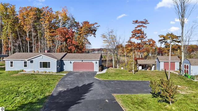 W Jennings Rd, Lake City, MI 49651