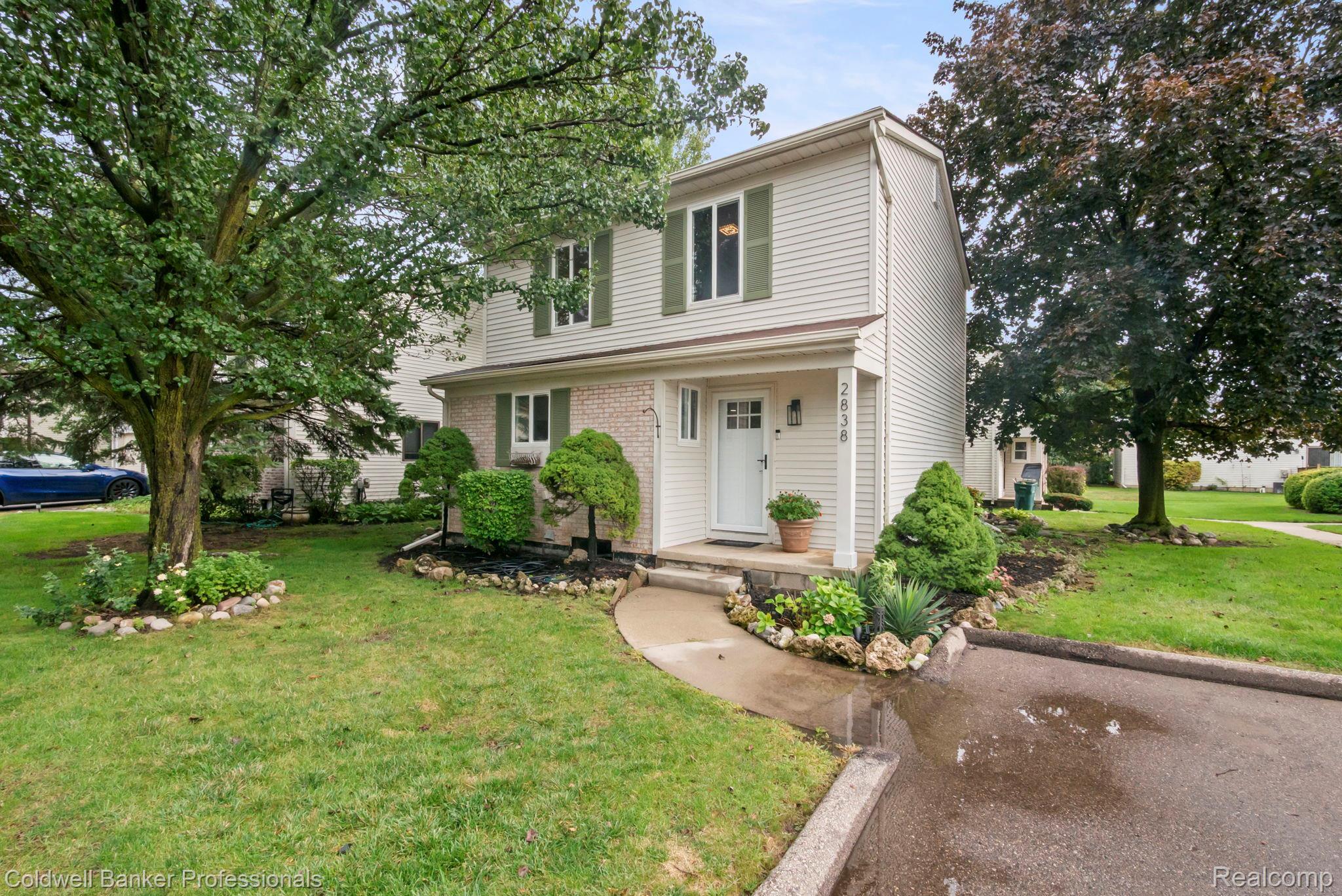 Roundtree Dr, Troy, MI 48083