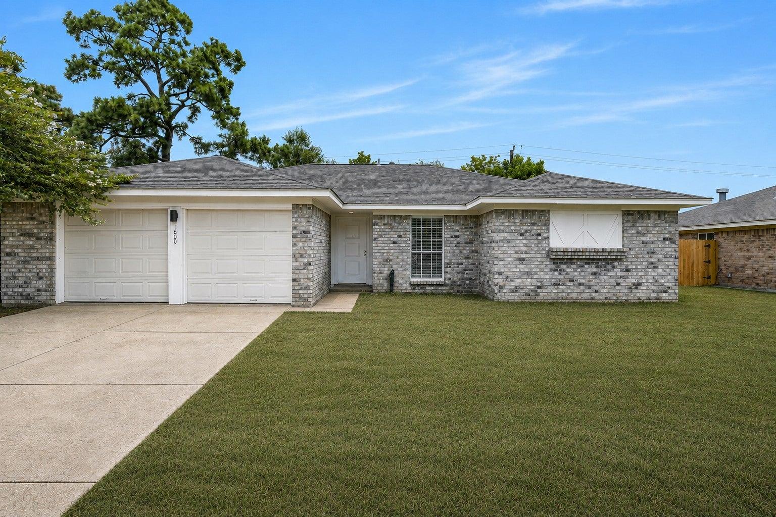 Broken Arrow St, Baytown, TX 77521