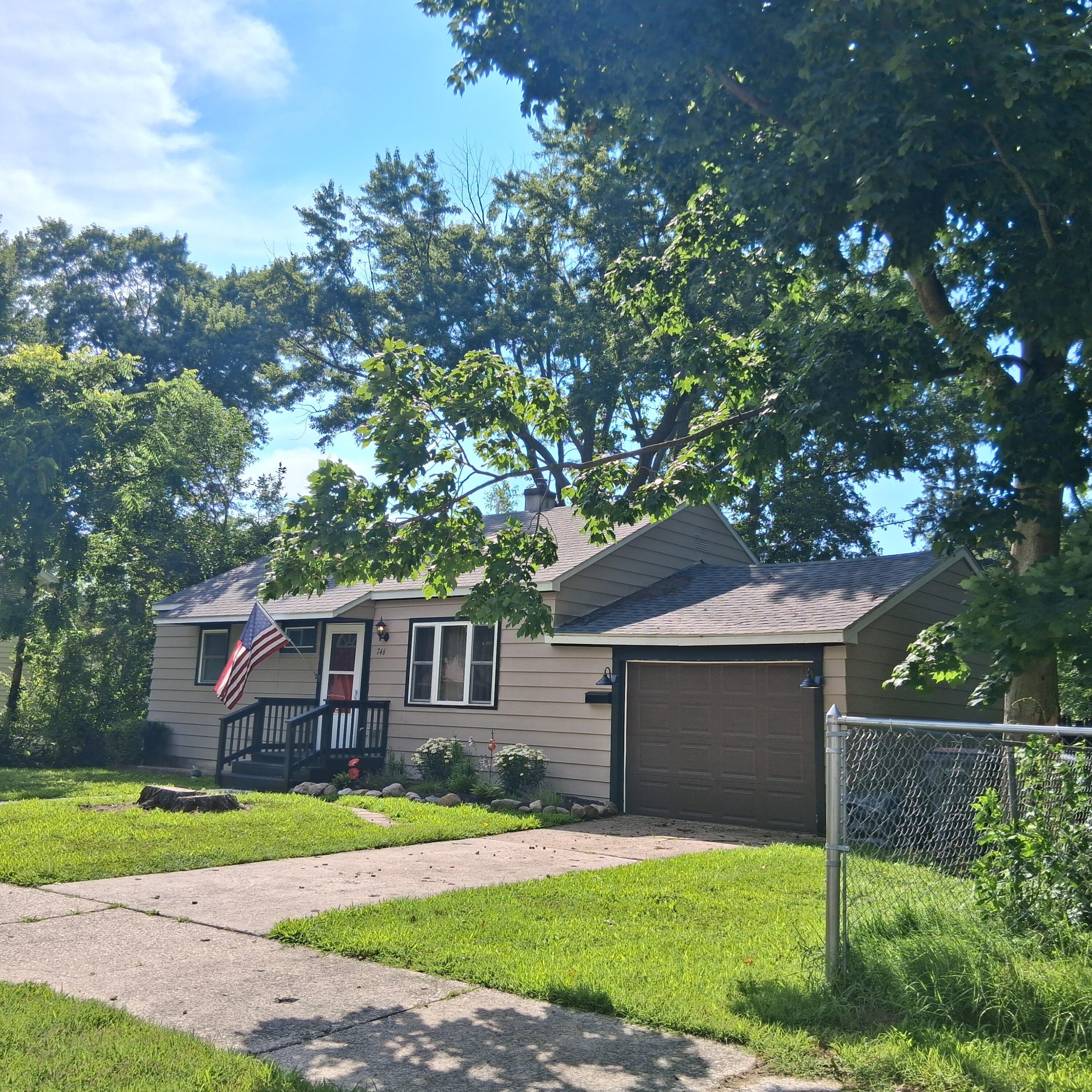 Hiways Ave, South Haven, MI 49090