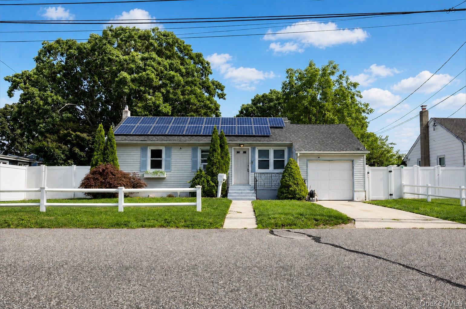 48th St, Lindenhurst, NY 11757