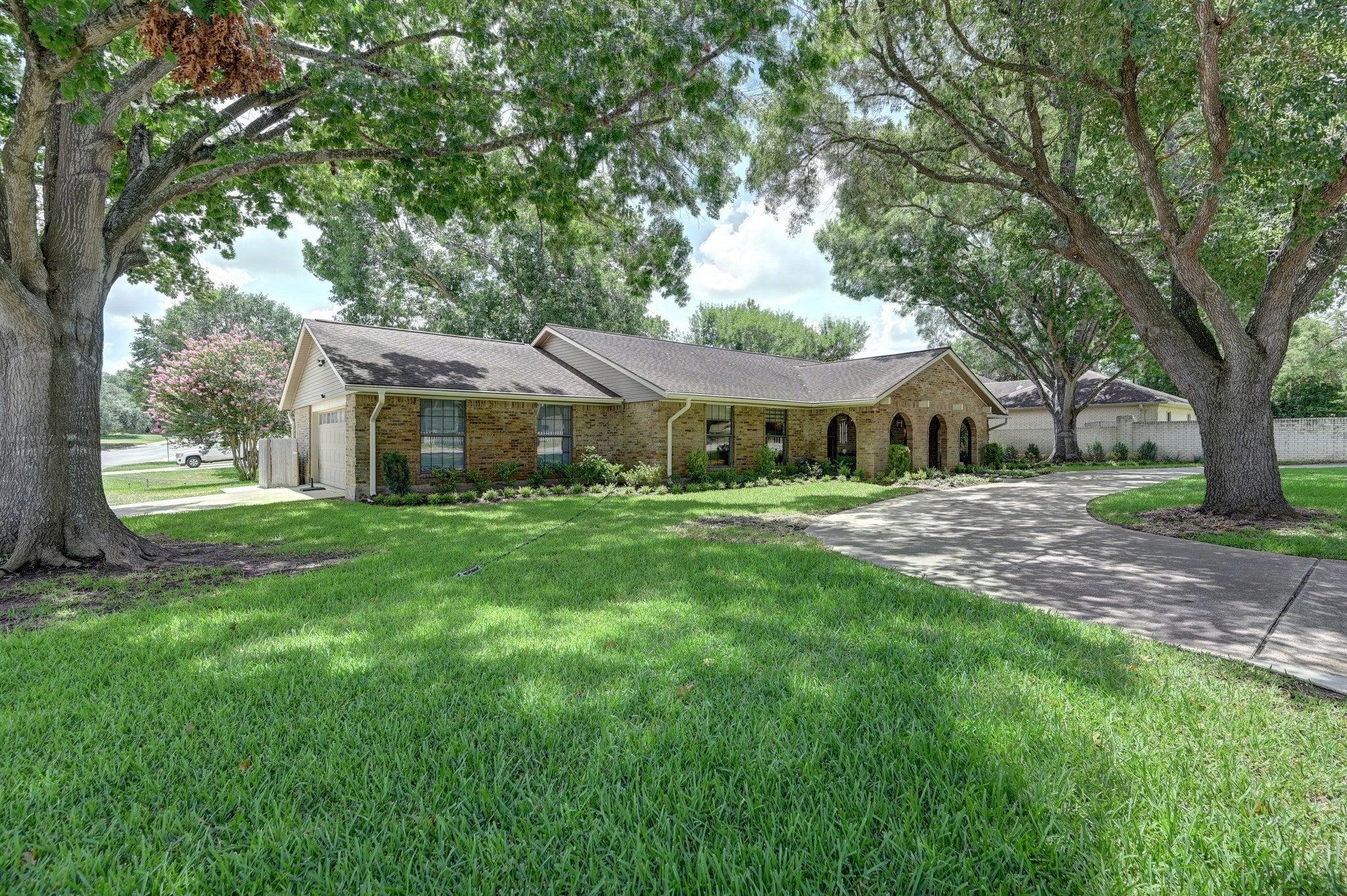 E Stone St, Brenham, TX 77833