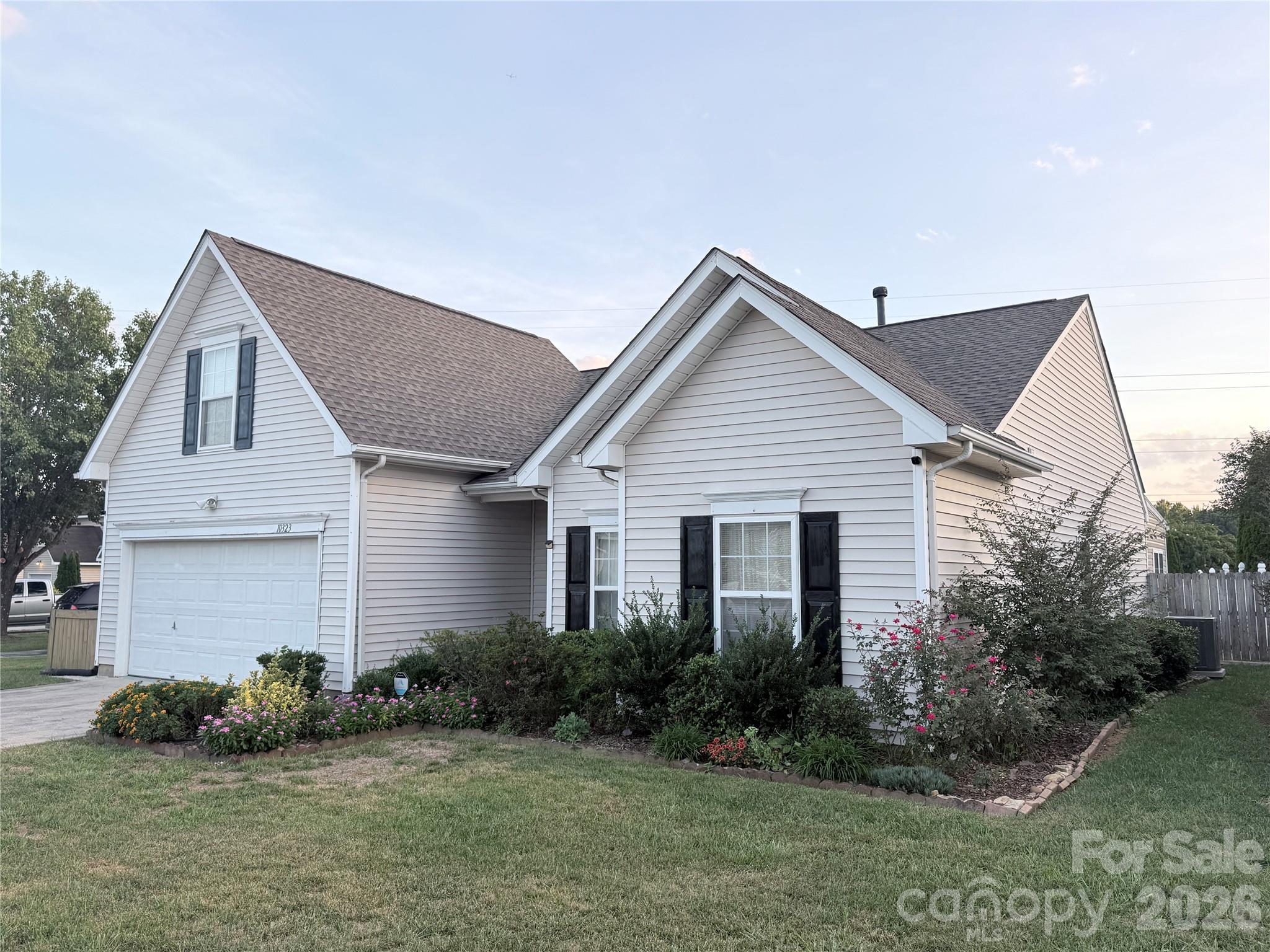 Green Hedge Ave, Charlotte, NC 28269