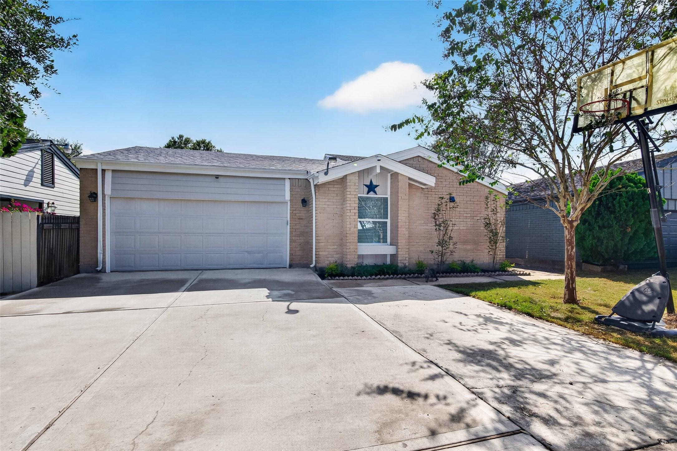 Dawnridge Dr, Houston, TX 77035