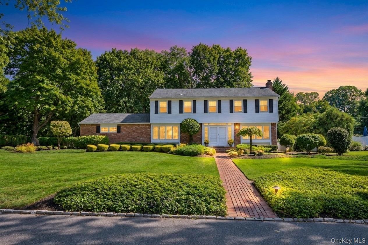 S Lot Rd, Smithtown, NY 11787