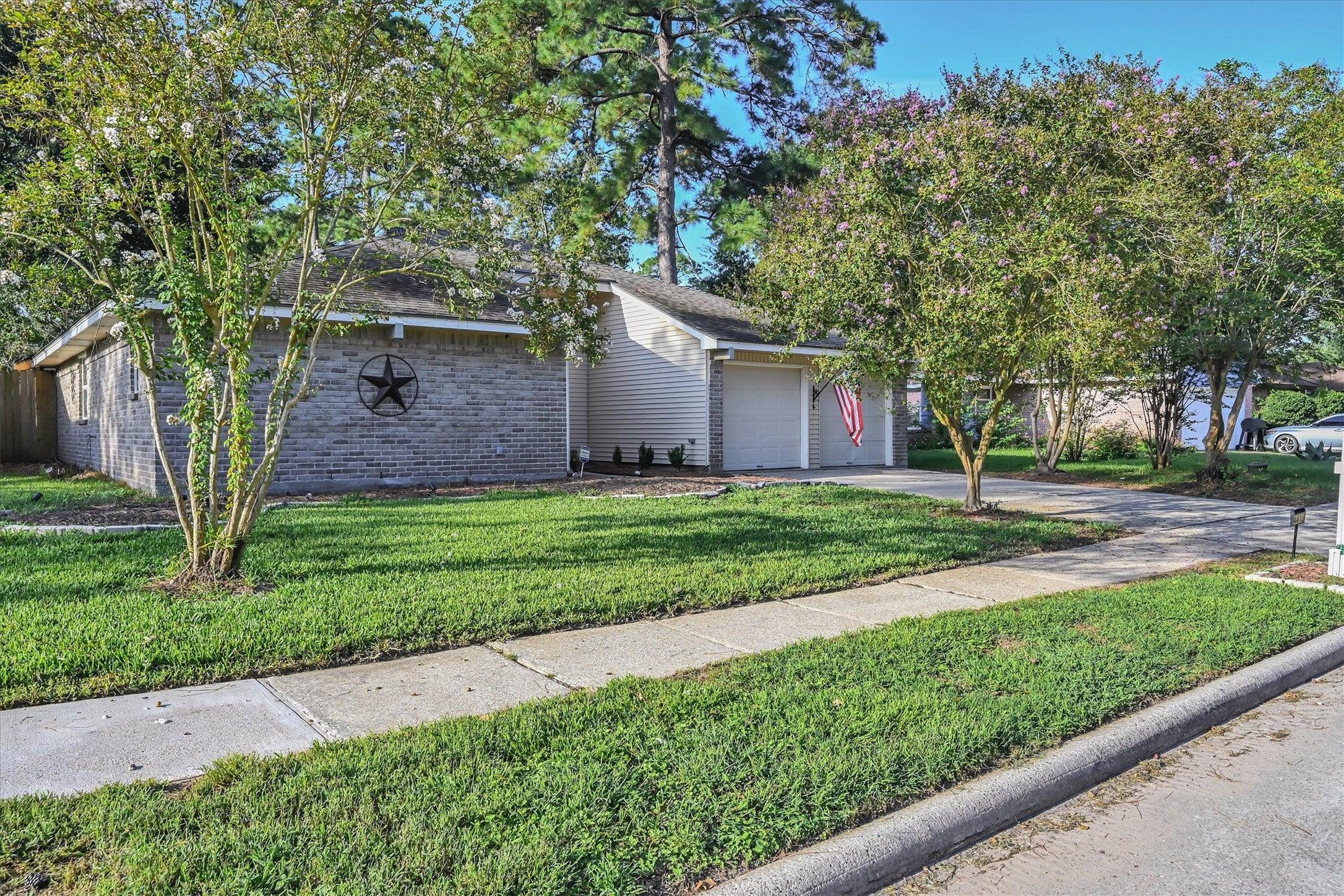 Pineville Ln, Spring, TX 77388