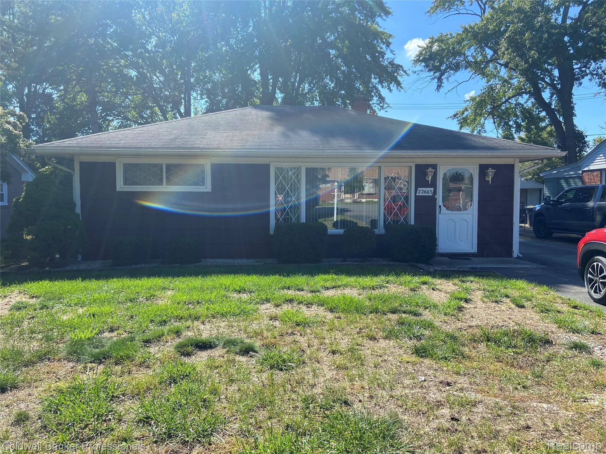 Cloverlawn St, Taylor, MI 48180