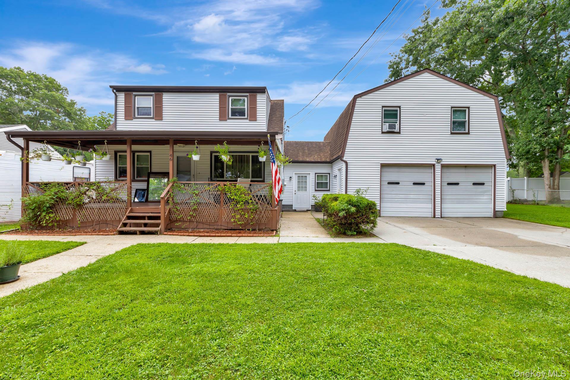Pentmoor Dr, Mastic, NY 11950