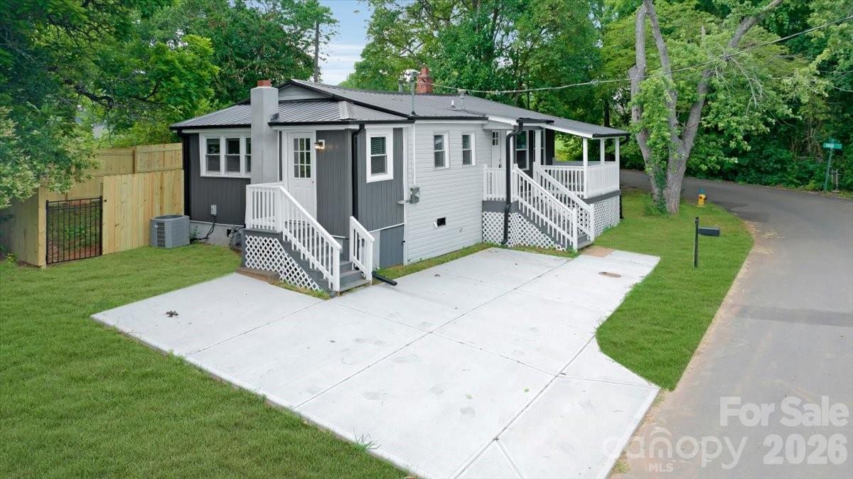 S Derby Ave, Newton, NC 28658