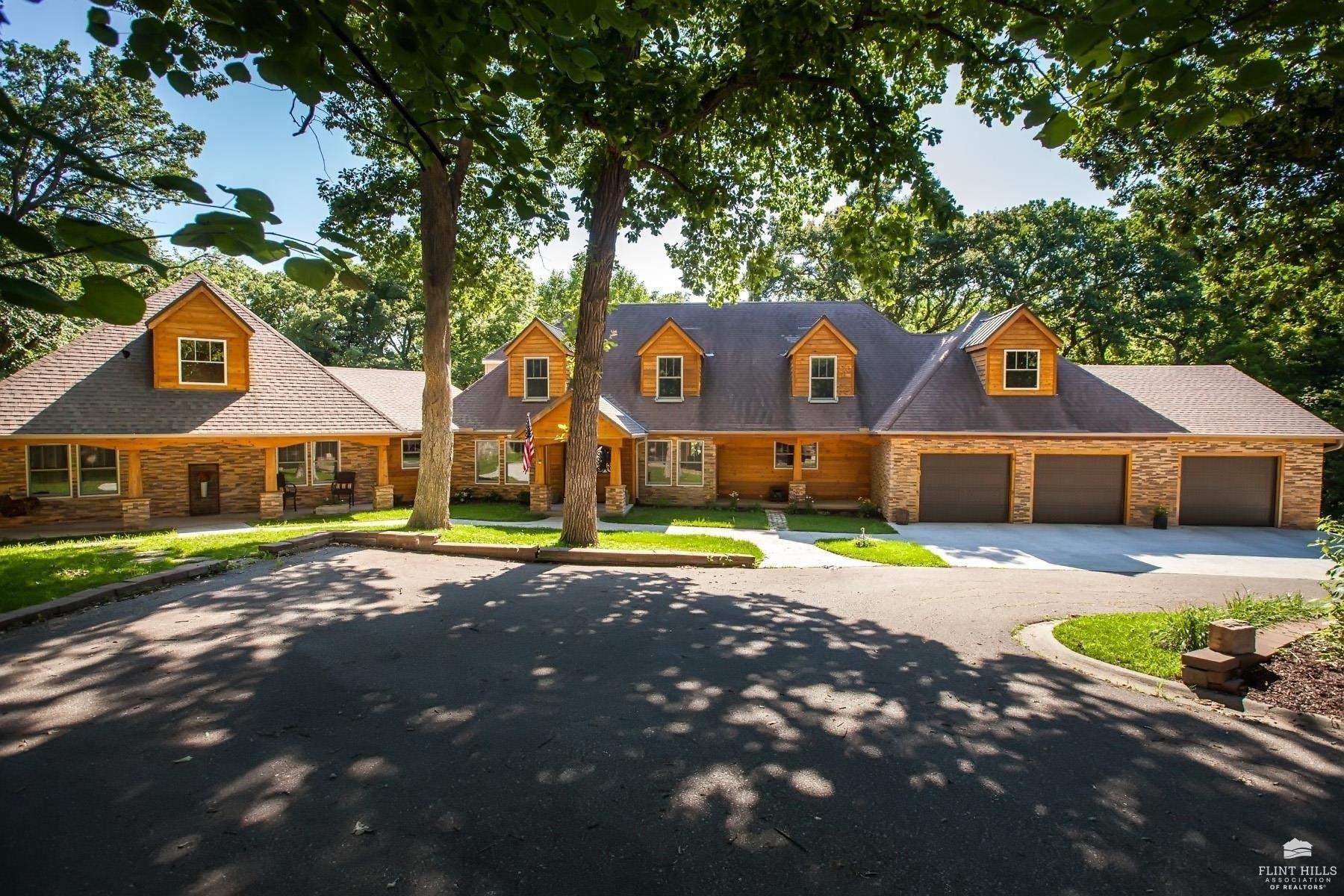 Bethany Dr, Manhattan, KS 66503