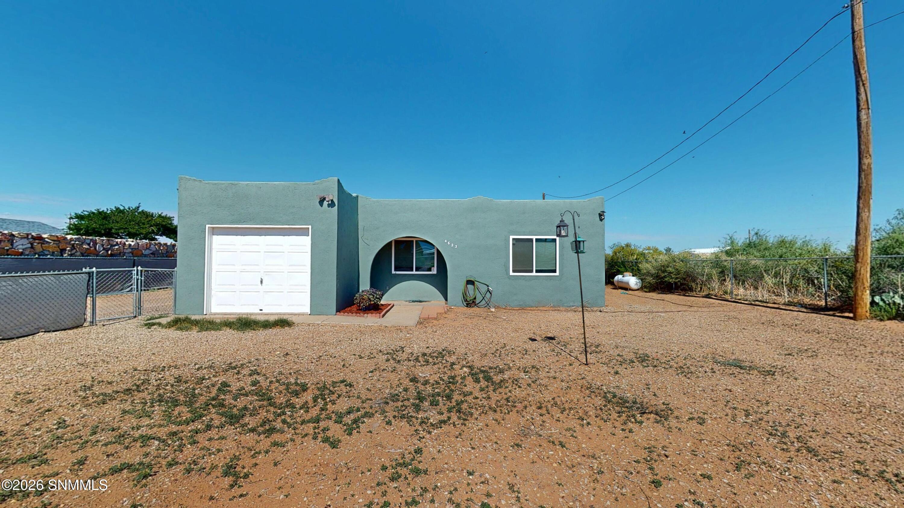 Chamizal Rd, Las Cruces, NM 88011
