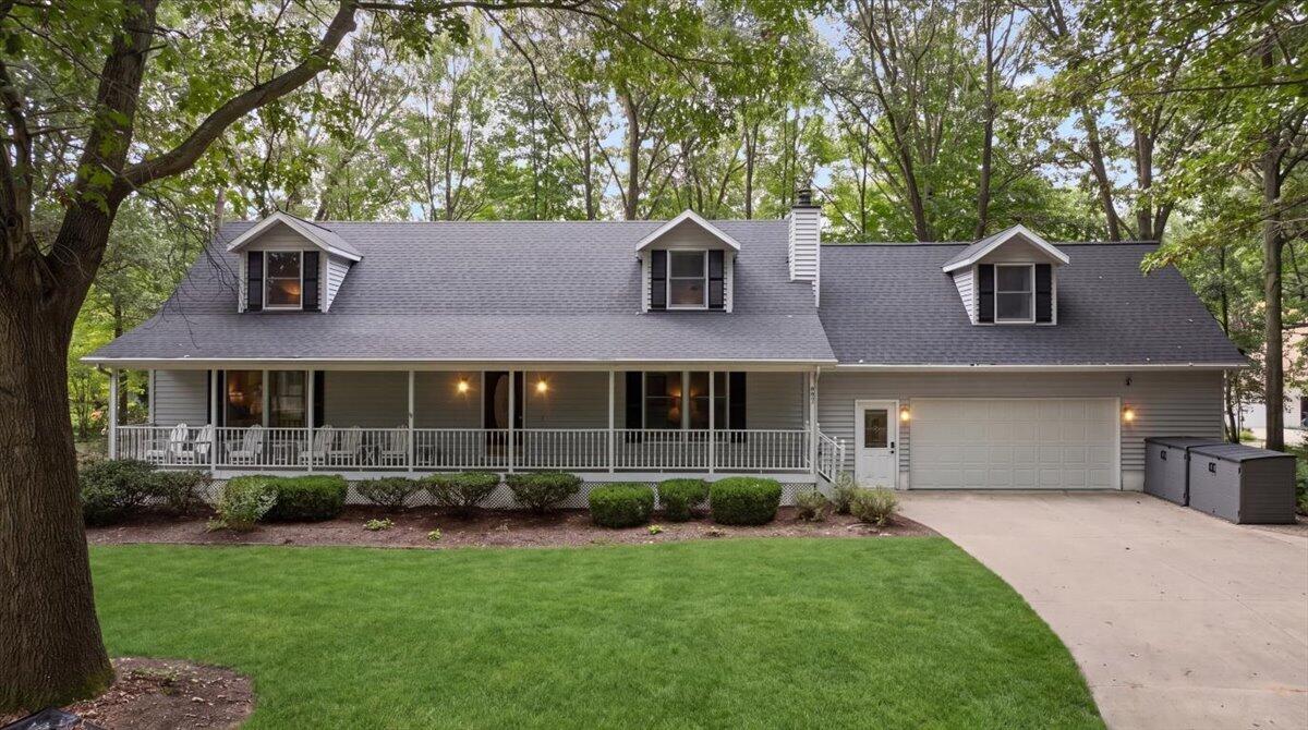 Singapore Dr, Saugatuck, MI 49453