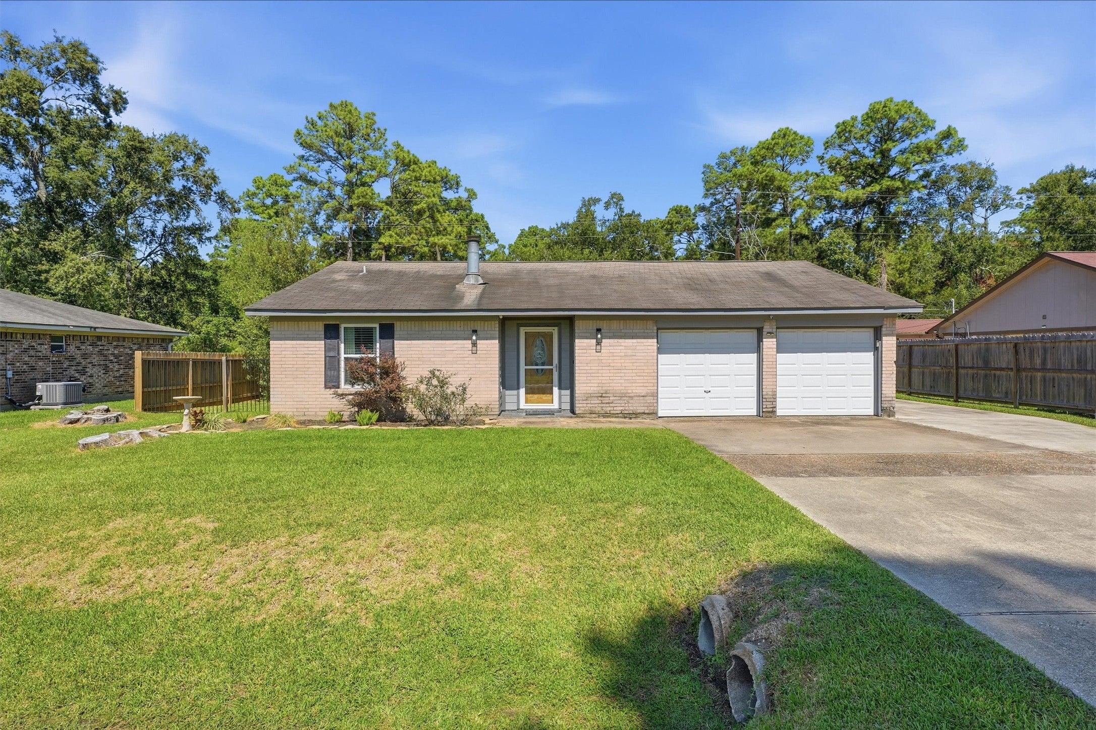 Forest Hollow Dr, Baytown, TX 77521