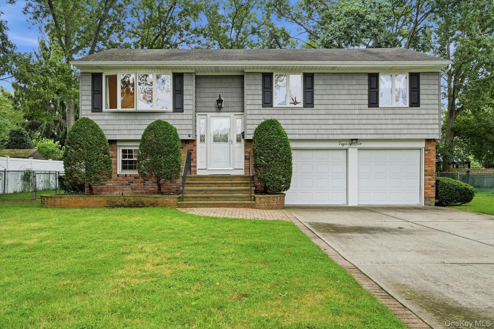 39th St, Islip, NY 11751