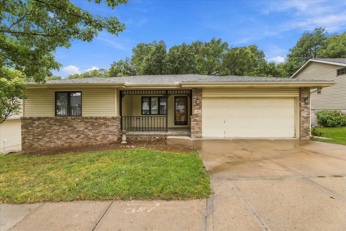 Sunny Ridge Dr, Council Bluffs, IA 51503