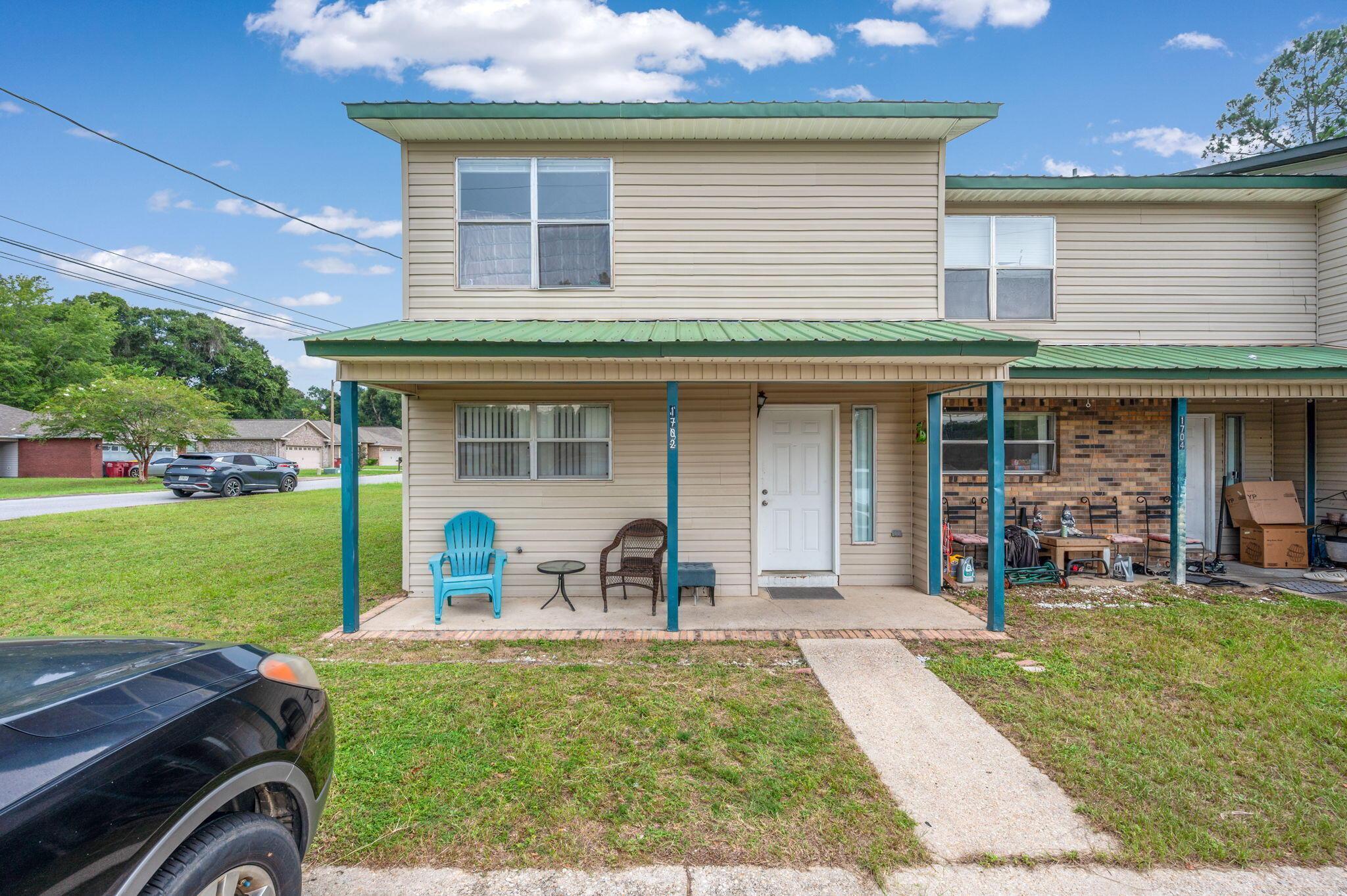 E 1st Ave, Crestview, FL 32539
