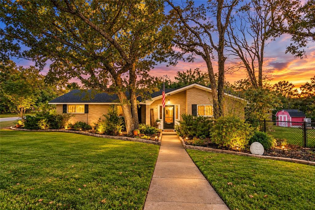 W Hull St, Denison, TX 75020