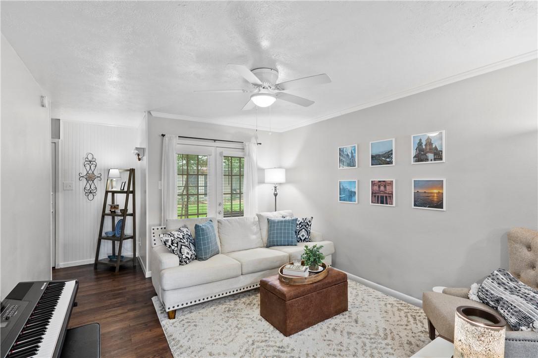 Summit St, College Station, TX 77845