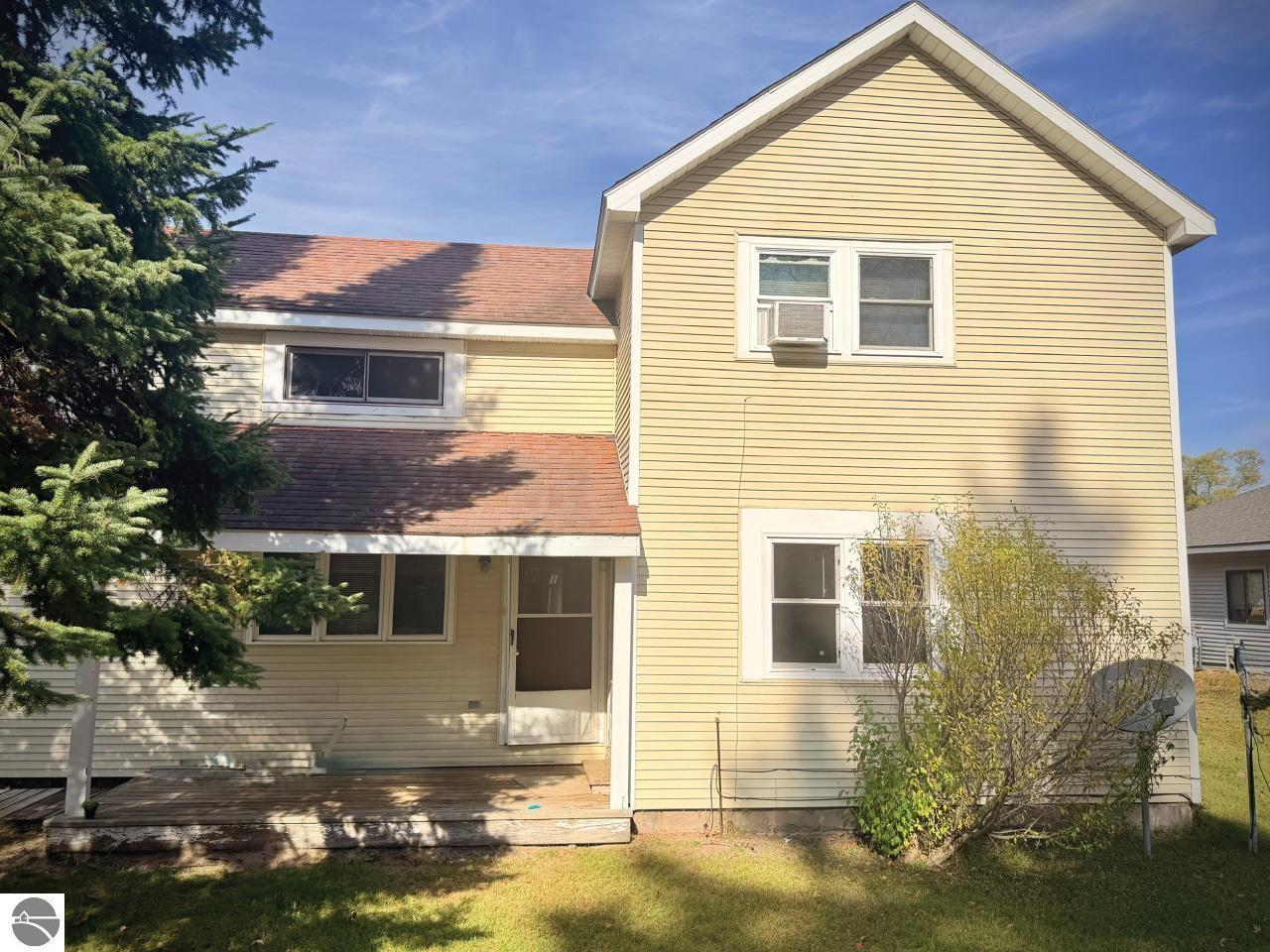 E Cayuga St, Bellaire, MI 49615