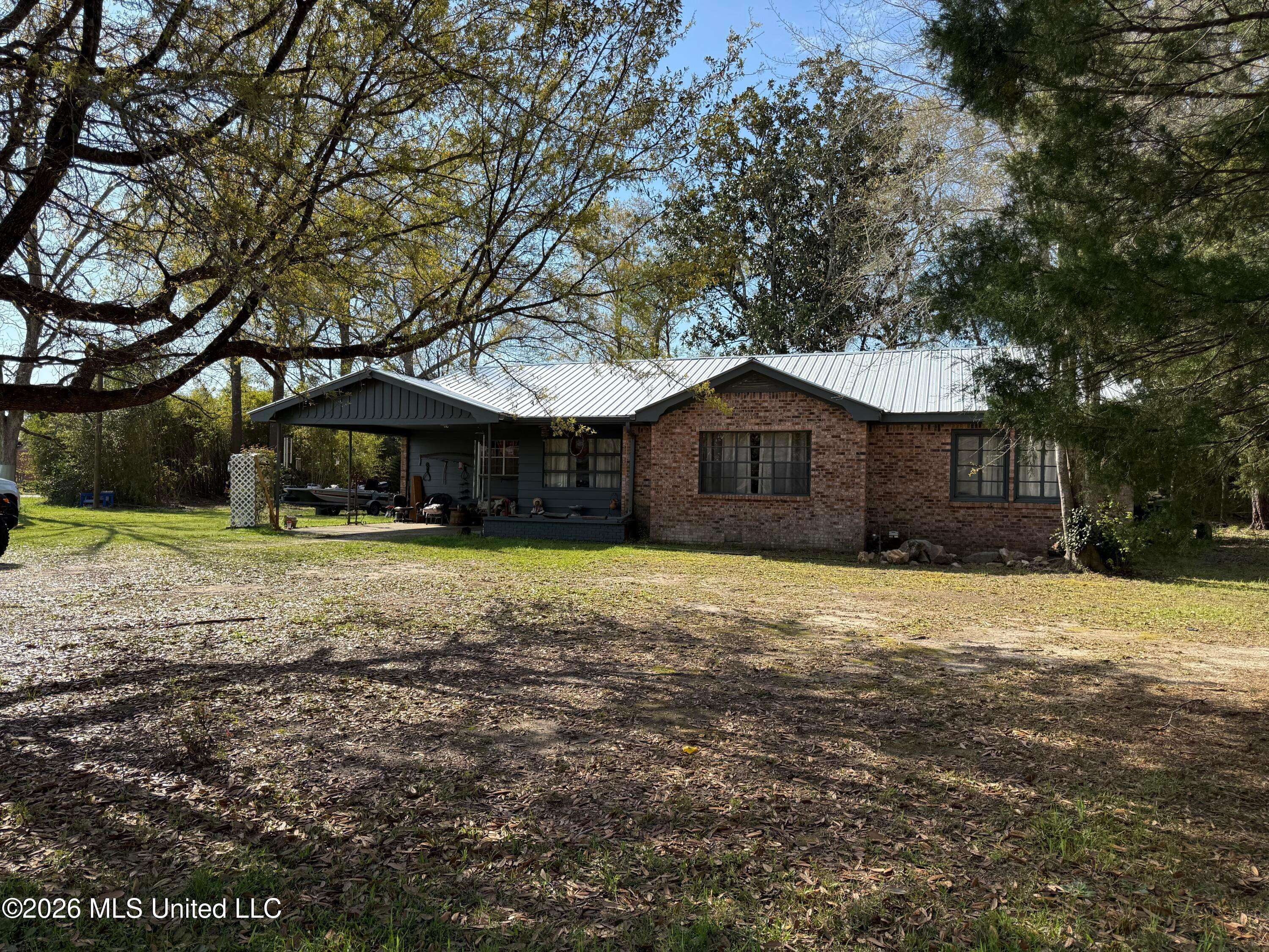 Grand Ave, Leakesville, MS 39451