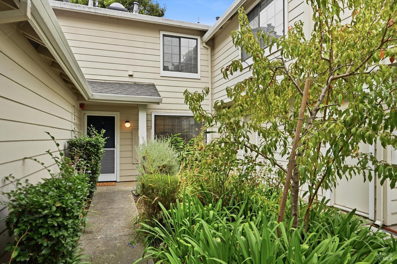 Golden Gate Cir, Napa, CA 94558